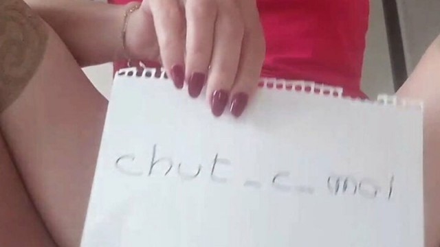 Vends-ta-culotte - Hot girl masturbating with a zucchini in closeup